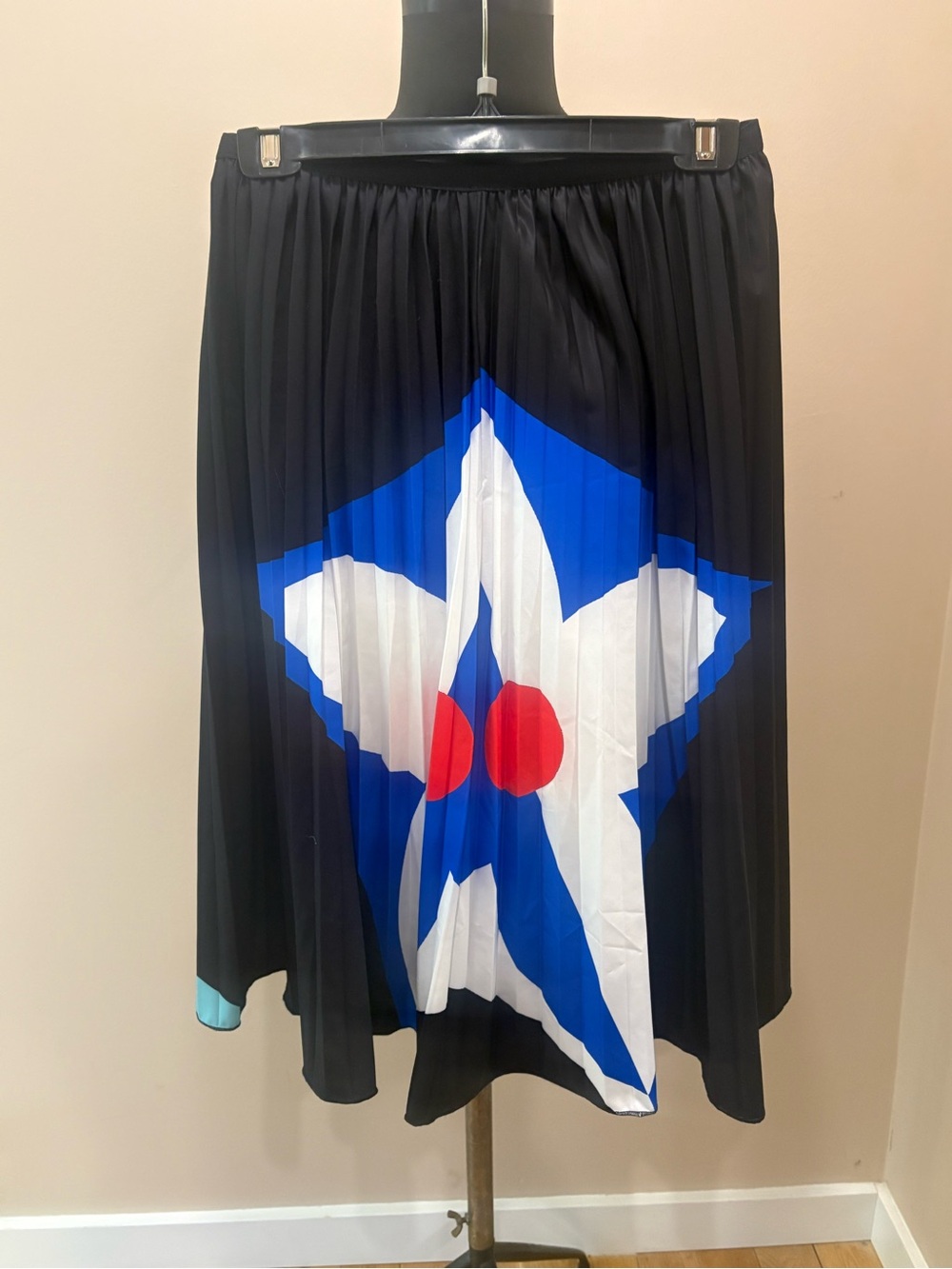 Brand new Black Pleated Star-Graphic Midi Skirt with Blue & Red Accents